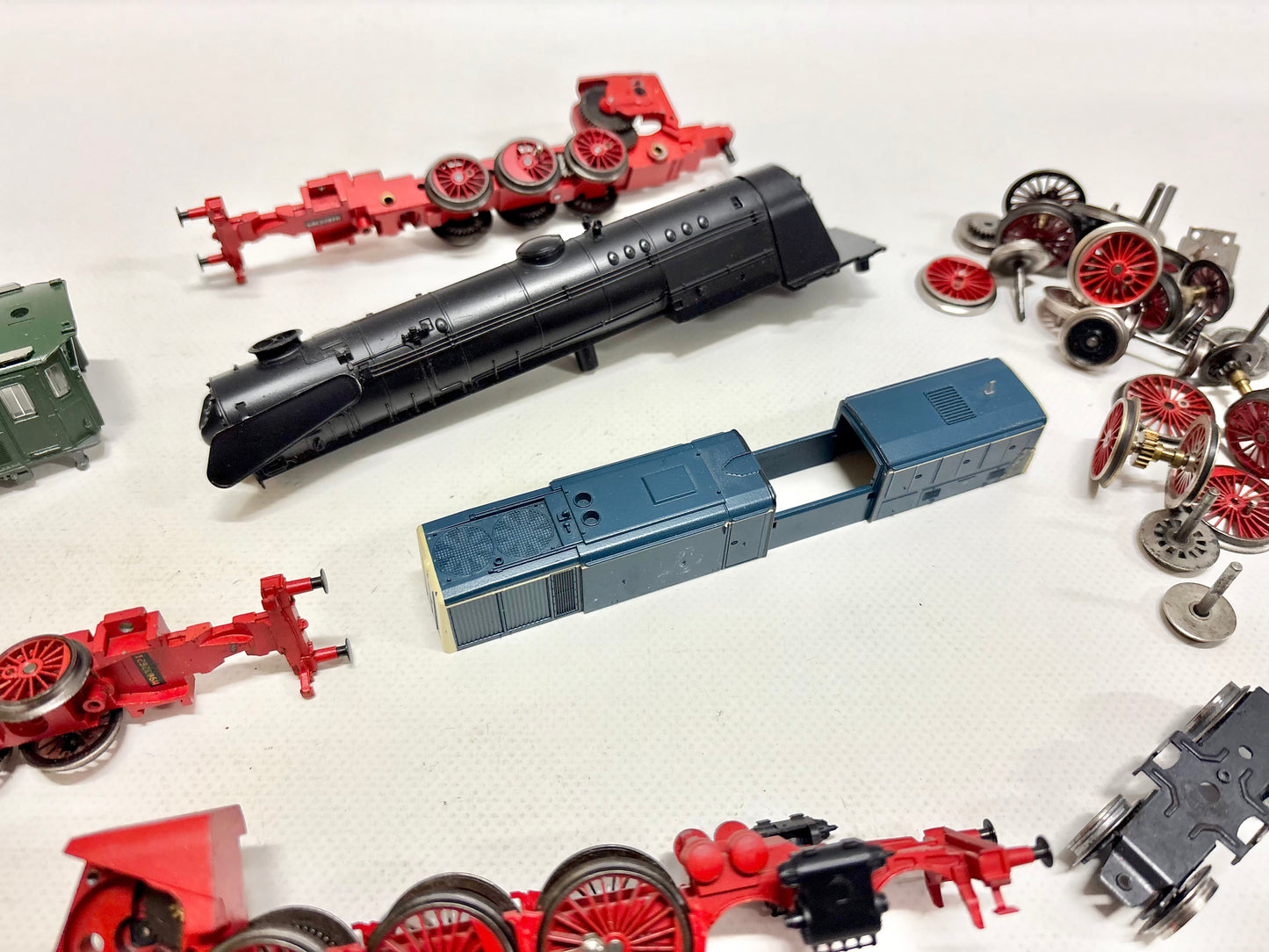 Märklin Bastler Konvolut Fahrgestelle & Gehäuse usw. AC H0