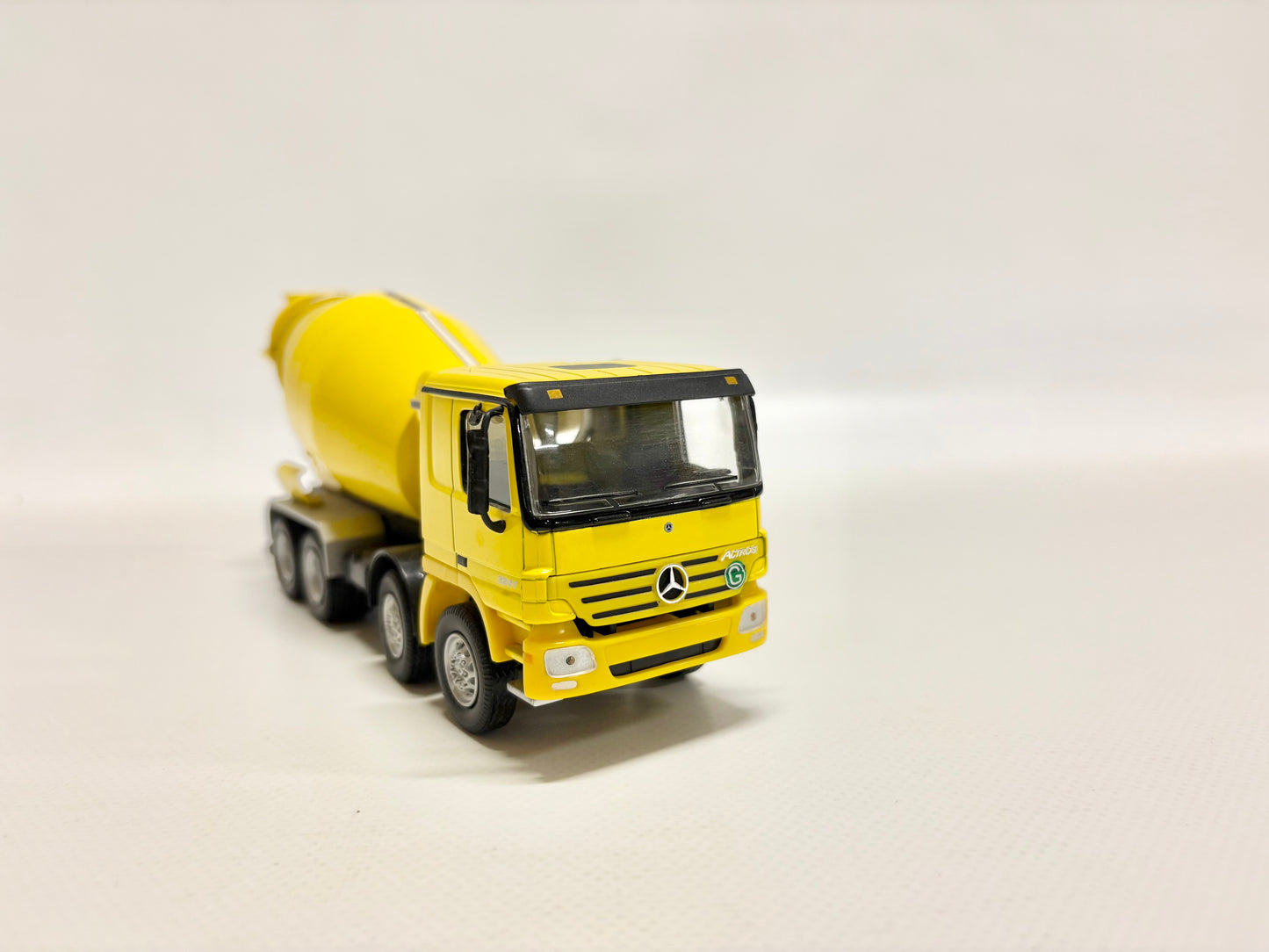 Schuco Liebherr Betonmischer Mercedes-Benz M 1:50 Automodell