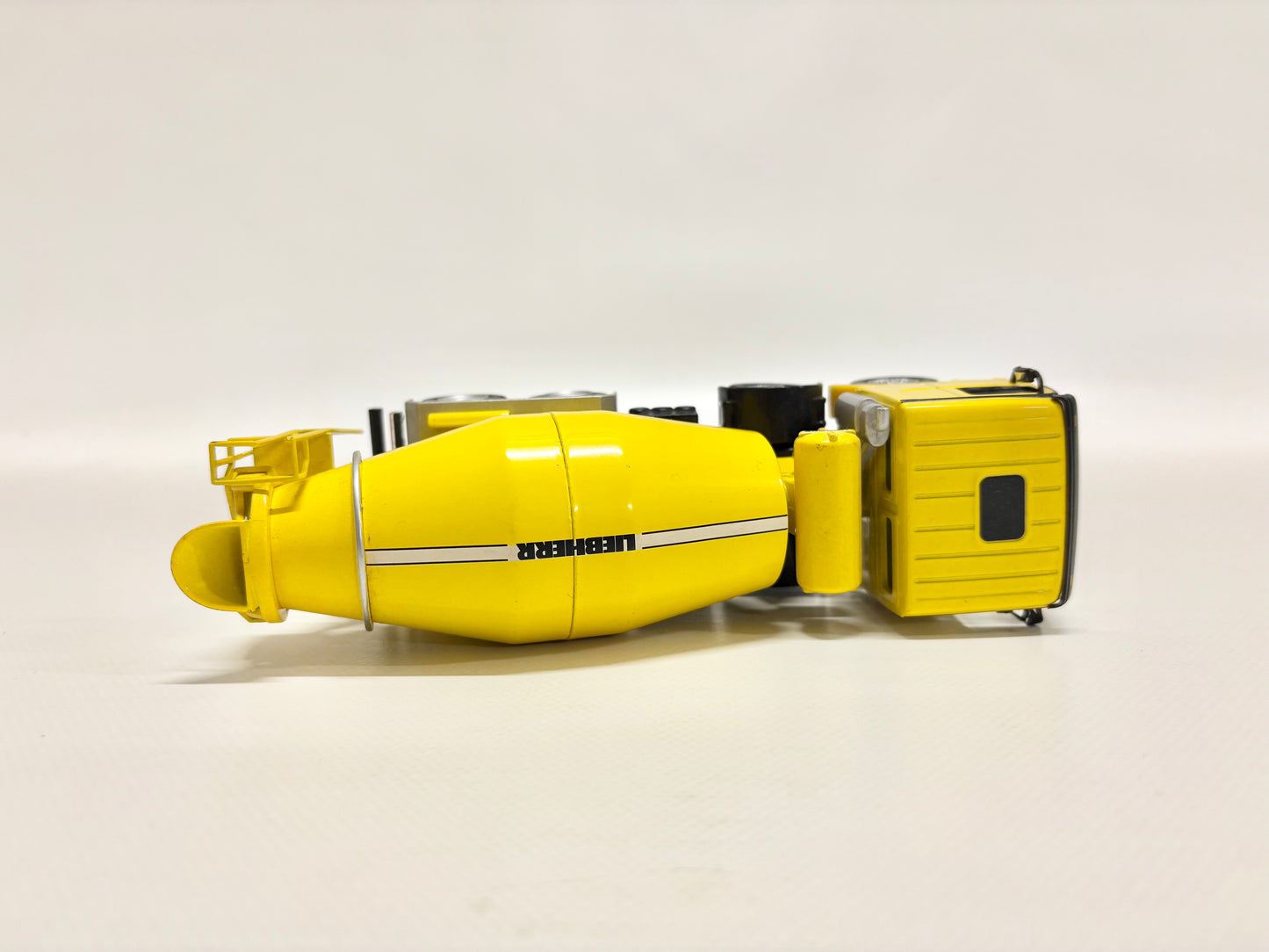 Schuco Liebherr Betonmischer Mercedes-Benz M 1:50 Automodell