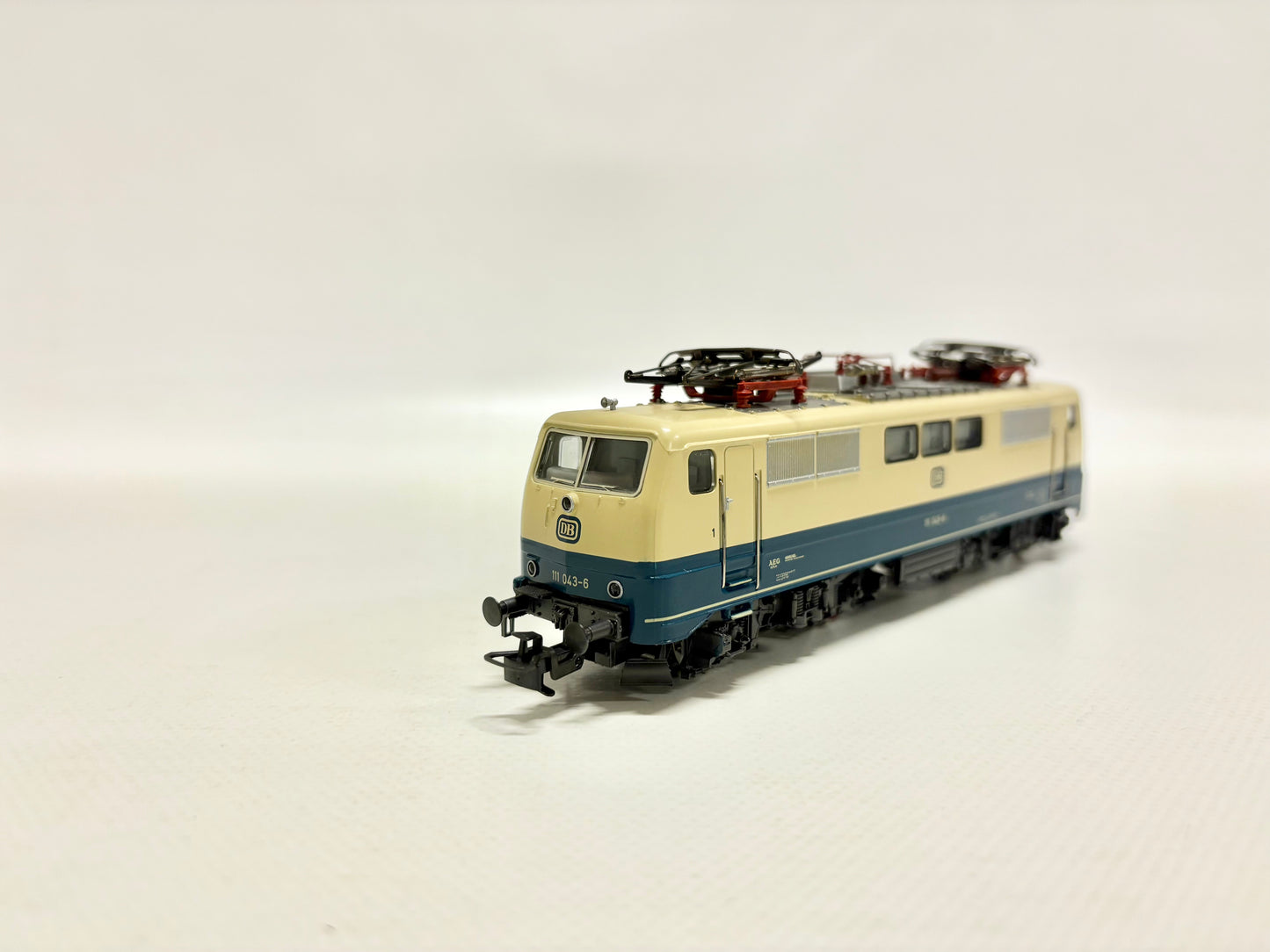 Märklin 3042 E-Lok Br 111 043-6 DB AC H0