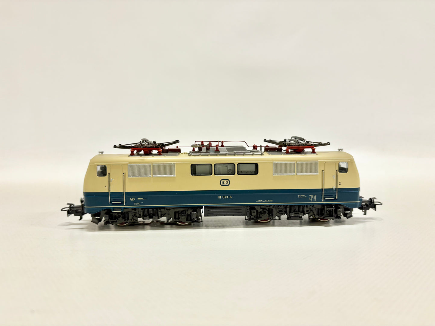 Märklin 3042 E-Lok Br 111 043-6 DB AC H0