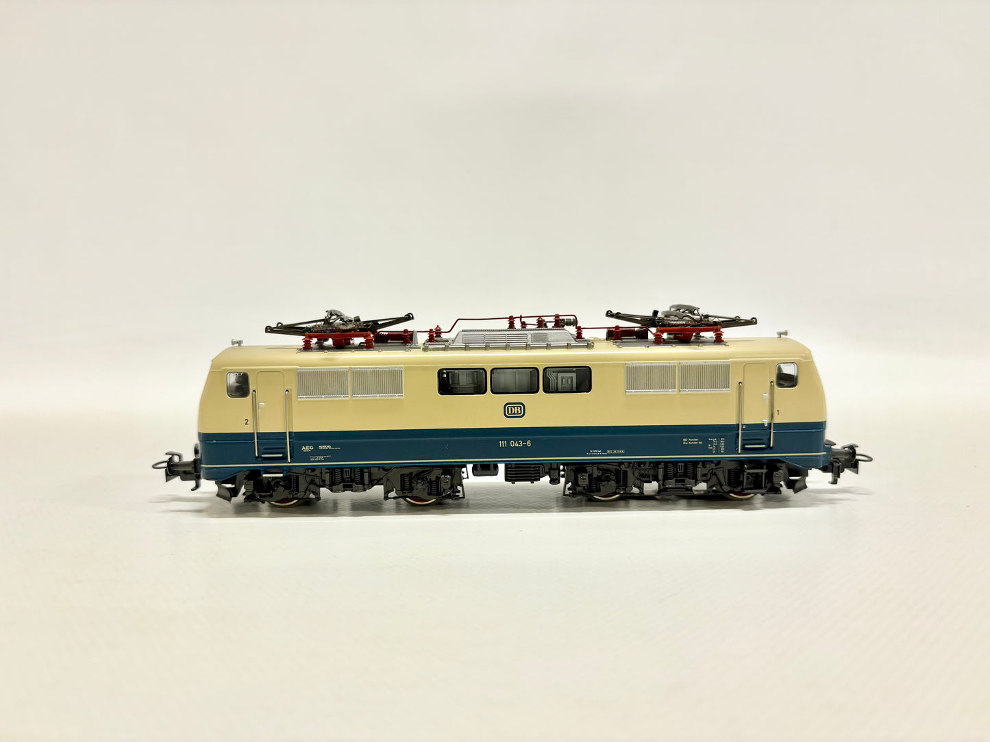 Märklin 3042 E-Lok Br 111 043-6 DB AC H0