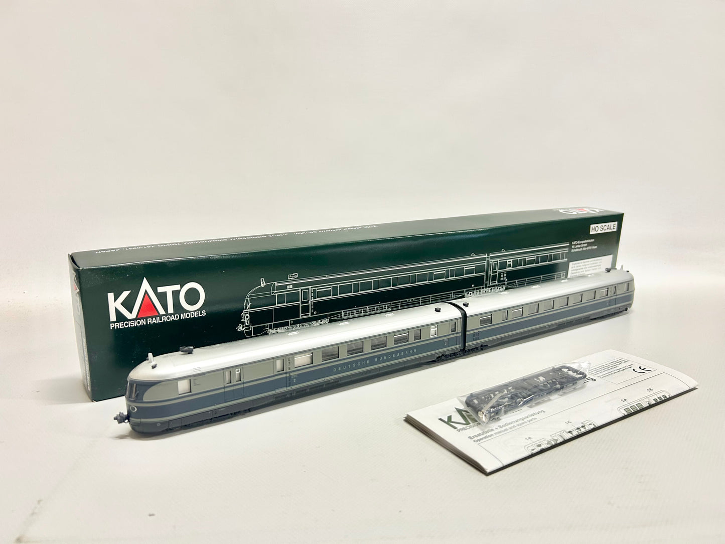 Kato 211059 Dieseltriebszug VT 04.5 "Fliegender Hamburger" DB DC H0