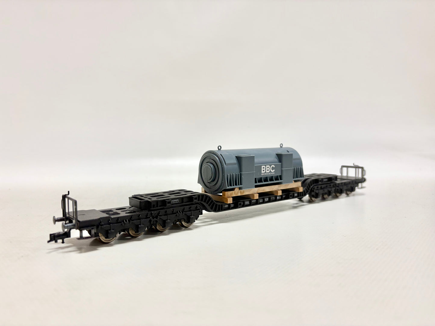 Fleischmann 5297 Güterwagen Tiefladewagen mit Generator DB DC H0