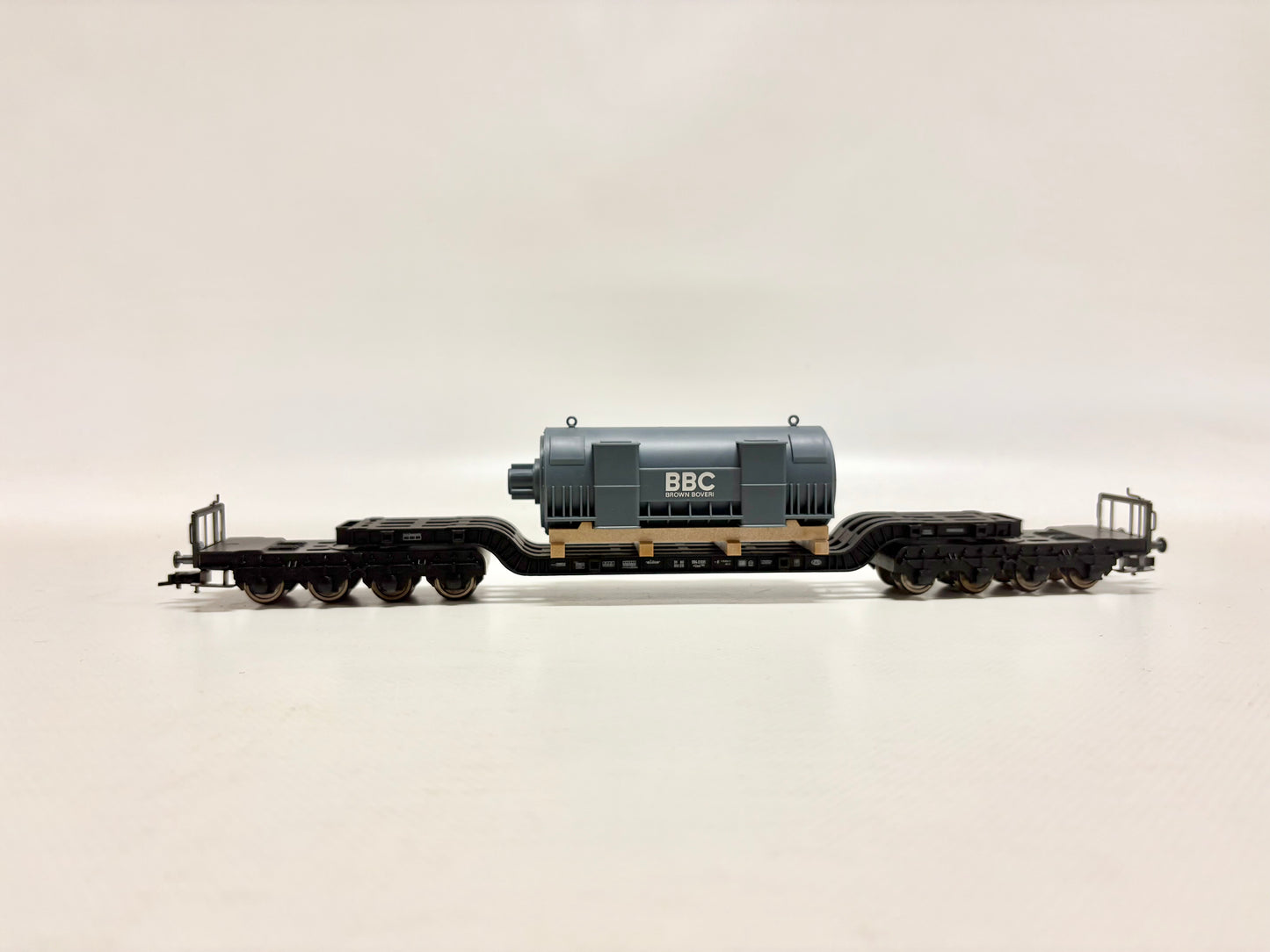 Fleischmann 5297 Güterwagen Tiefladewagen mit Generator DB DC H0
