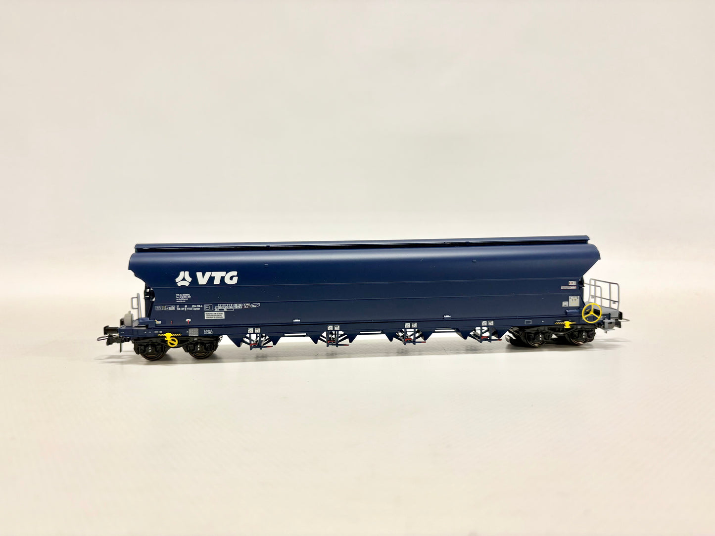 NME 505695 Getreidewagen mit Zugschlussbeleuchtung VTG AC H0