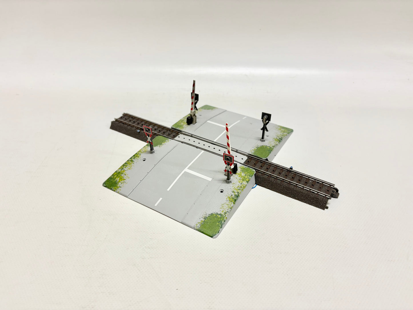 Märklin 74924 Bahnübergang C-Gleis AC H0