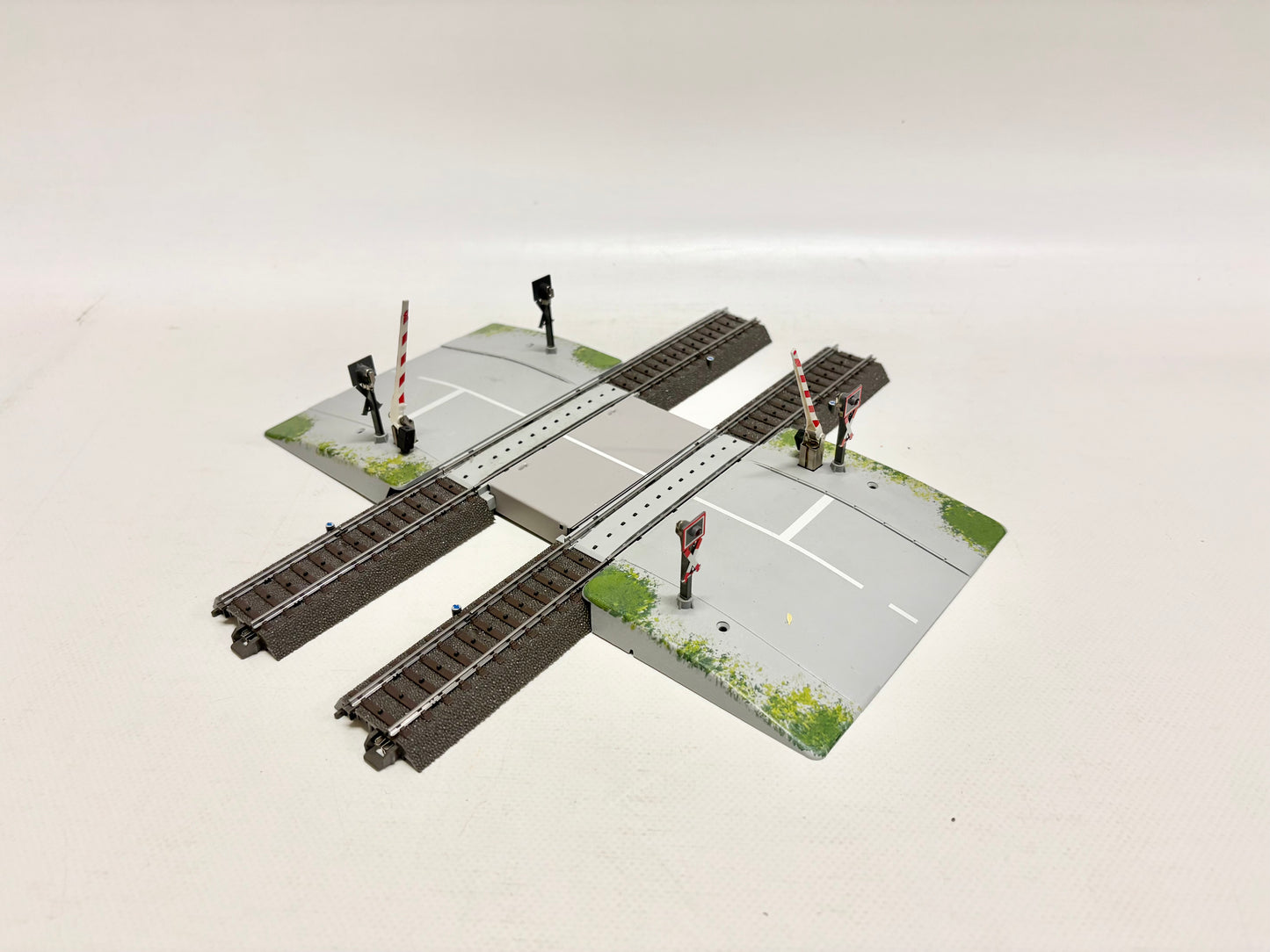 Märklin 74924 Bahnübergang zweigleisig C-Gleis AC H0