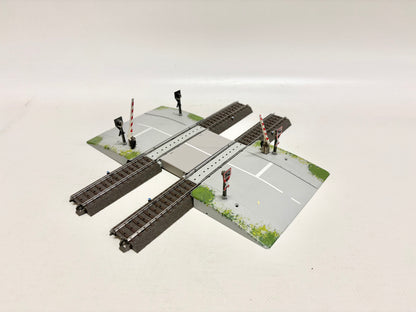 Märklin 74924 Bahnübergang zweigleisig C-Gleis AC H0