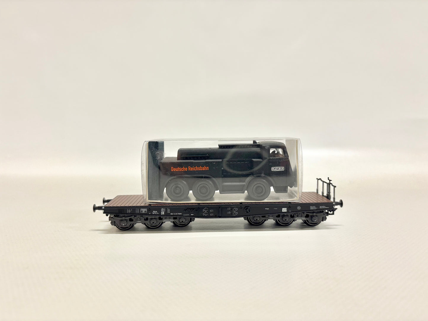 Märklin 4866 Schwerlastwagen mit Kaelble LKW DR AC H0