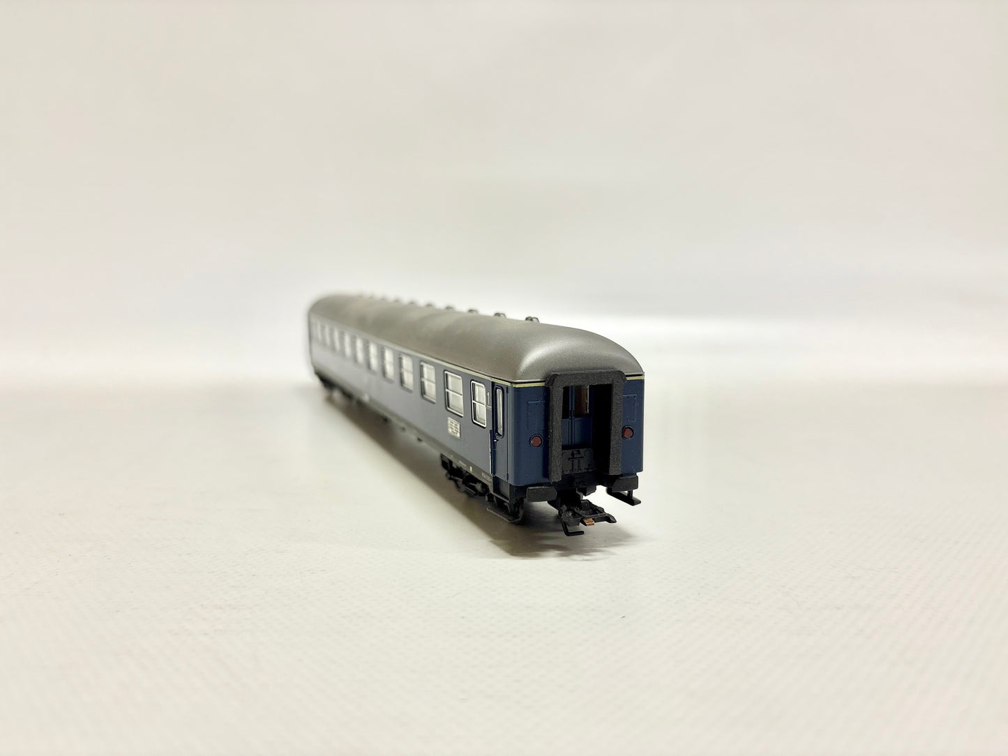 Lima Personenwagen Schnellzugwagen mit Innenbeleuchtung DB AC H0