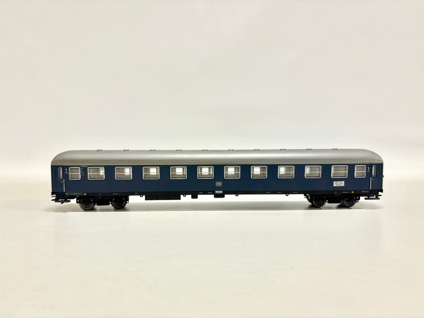 Lima Personenwagen Schnellzugwagen mit Innenbeleuchtung DB AC H0