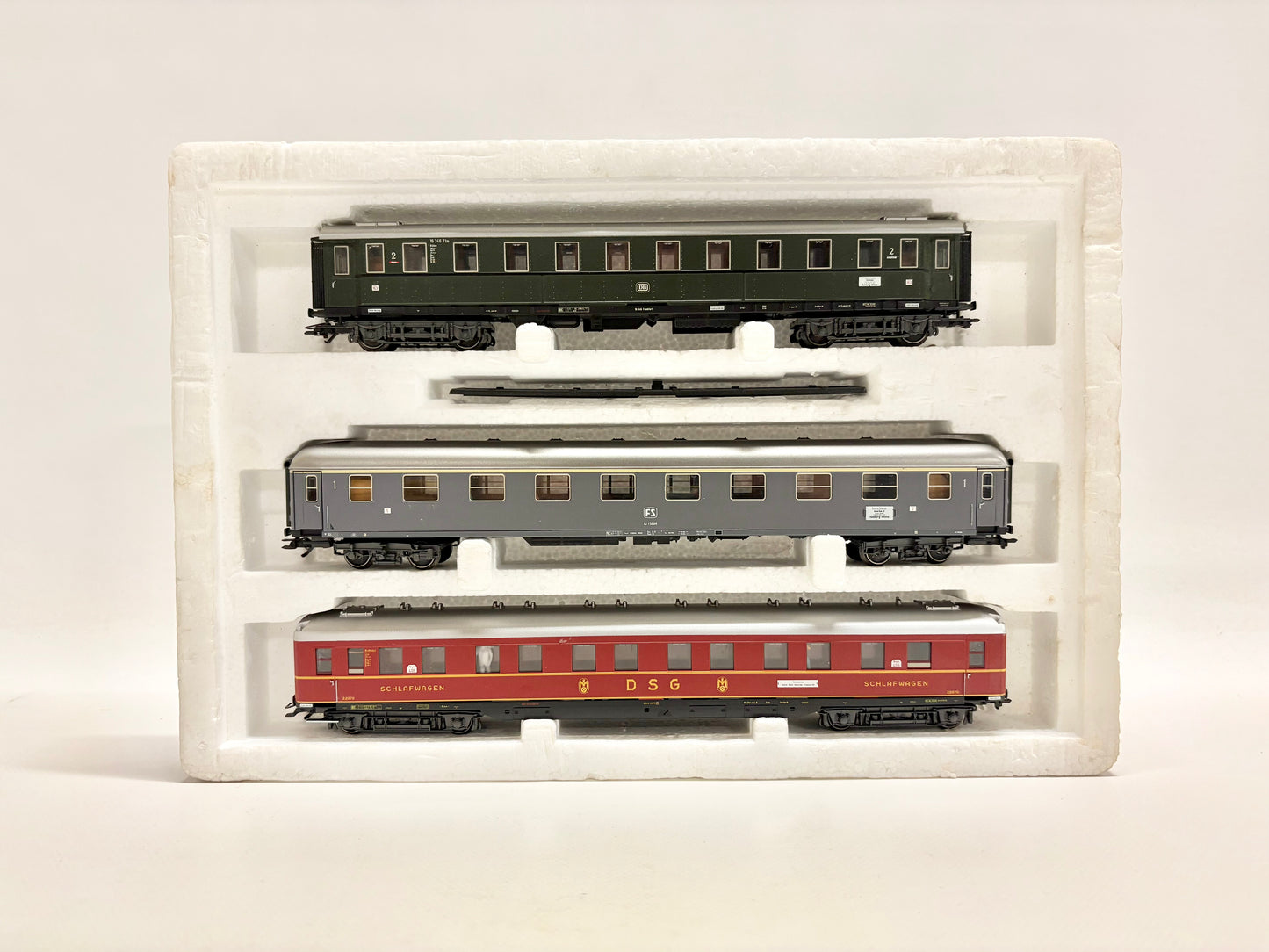 Märklin 42942 Wagen-Set "Riviera" Personenzug mit Innenbeleuchtung AC H0