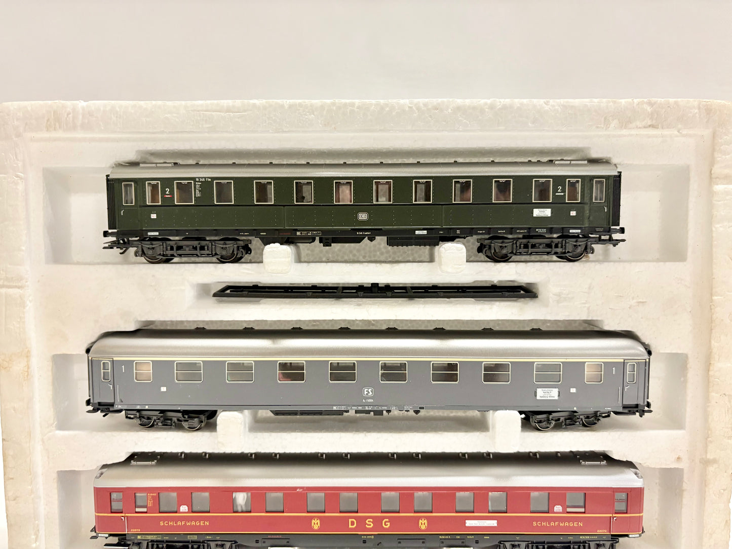 Märklin 42942 Wagen-Set "Riviera" Personenzug mit Innenbeleuchtung AC H0