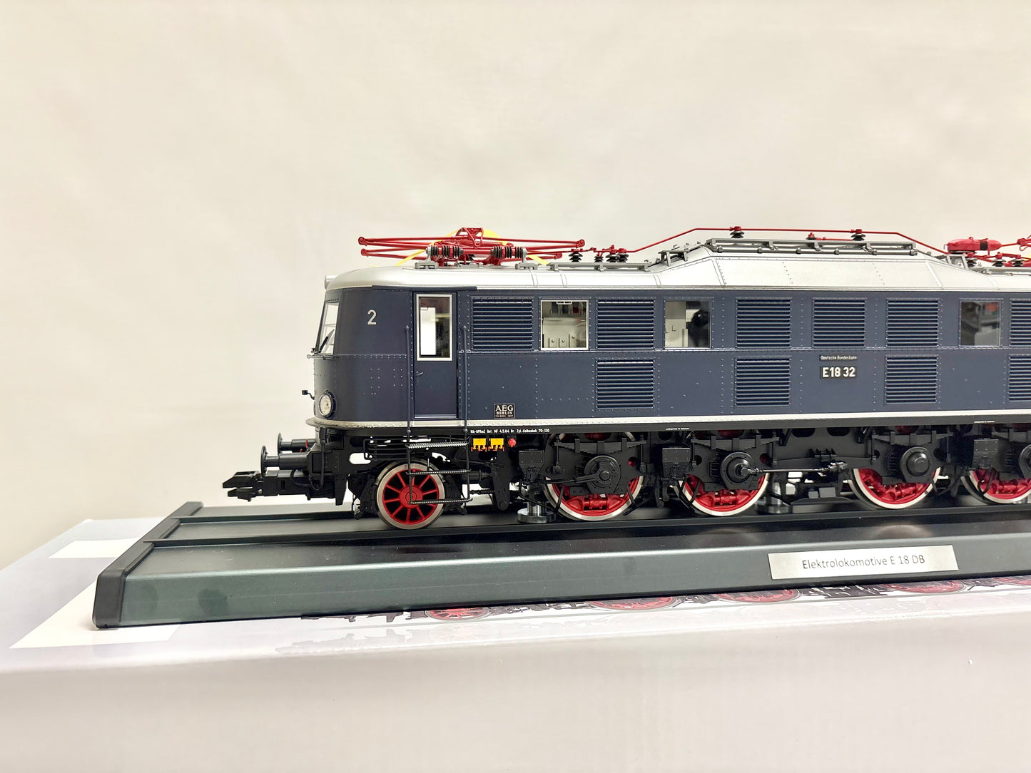 Märklin 55181 Mfx-Digital + Sound E-Lok E18 32 DB Spur 1