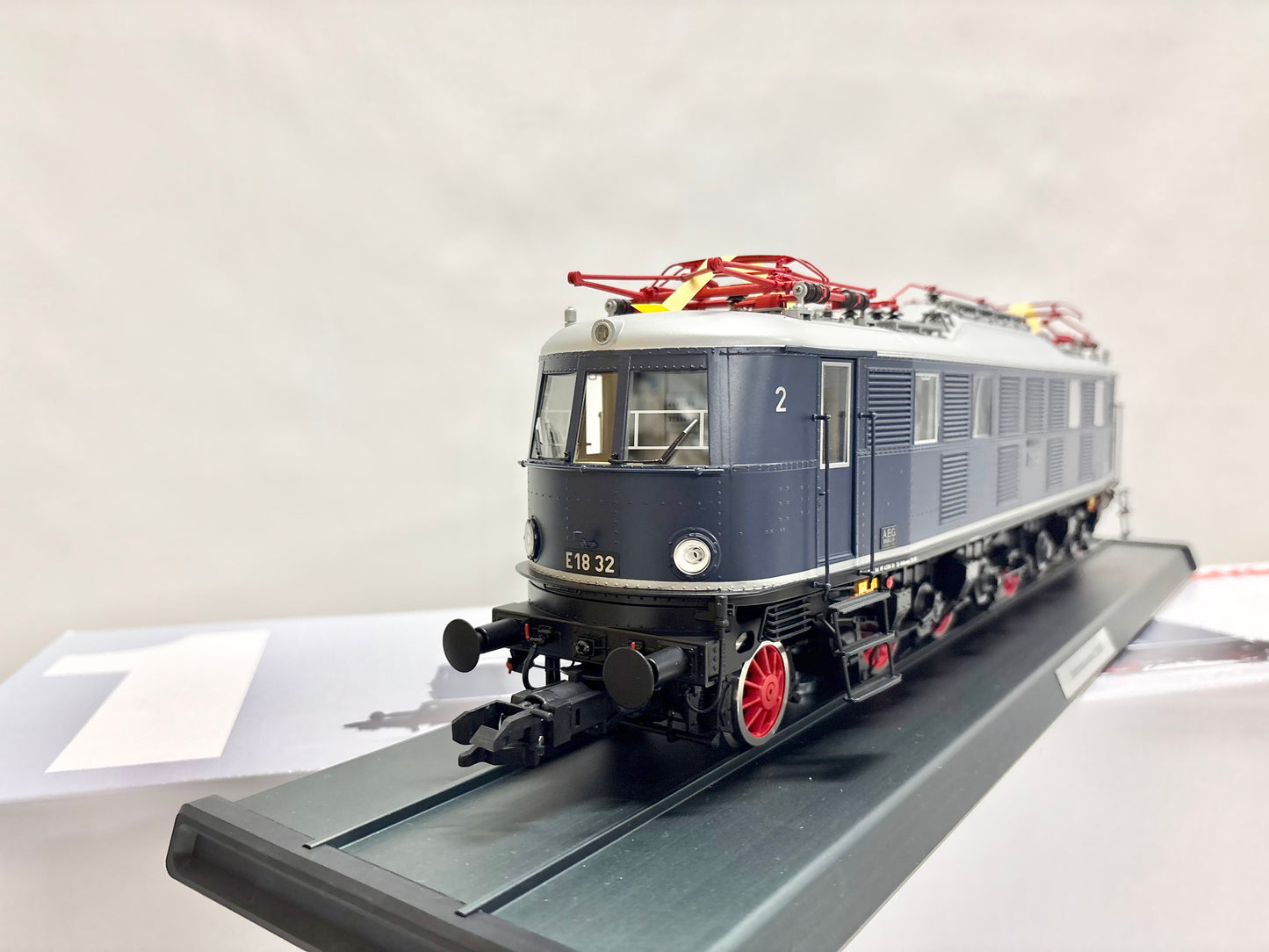 Märklin 55181 Mfx-Digital + Sound E-Lok E18 32 DB Spur 1