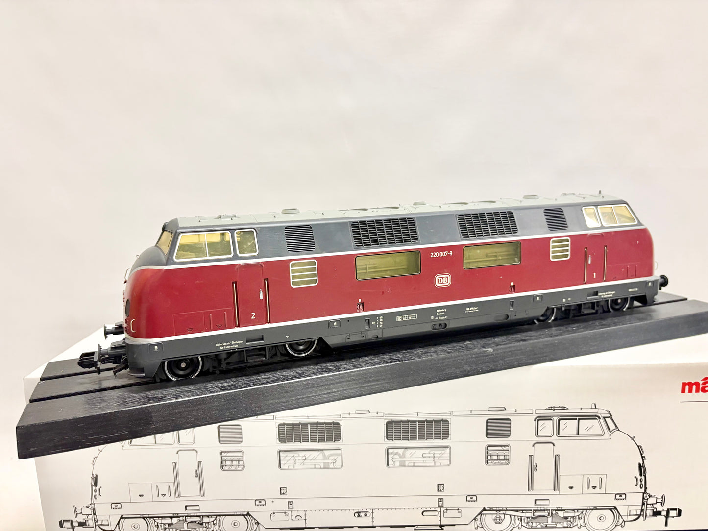 Märklin 55800 Digital + Sound Diesellok Br 220 007-9 DB Spur 1
