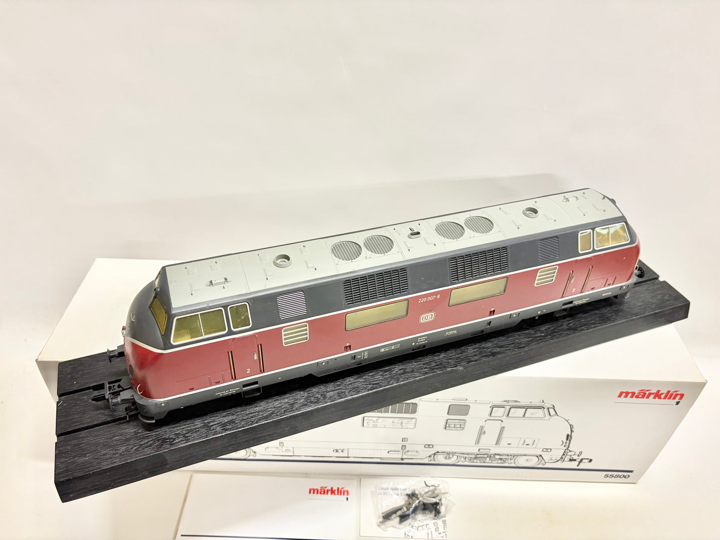 Märklin 55800 Digital + Sound Diesellok Br 220 007-9 DB Spur 1