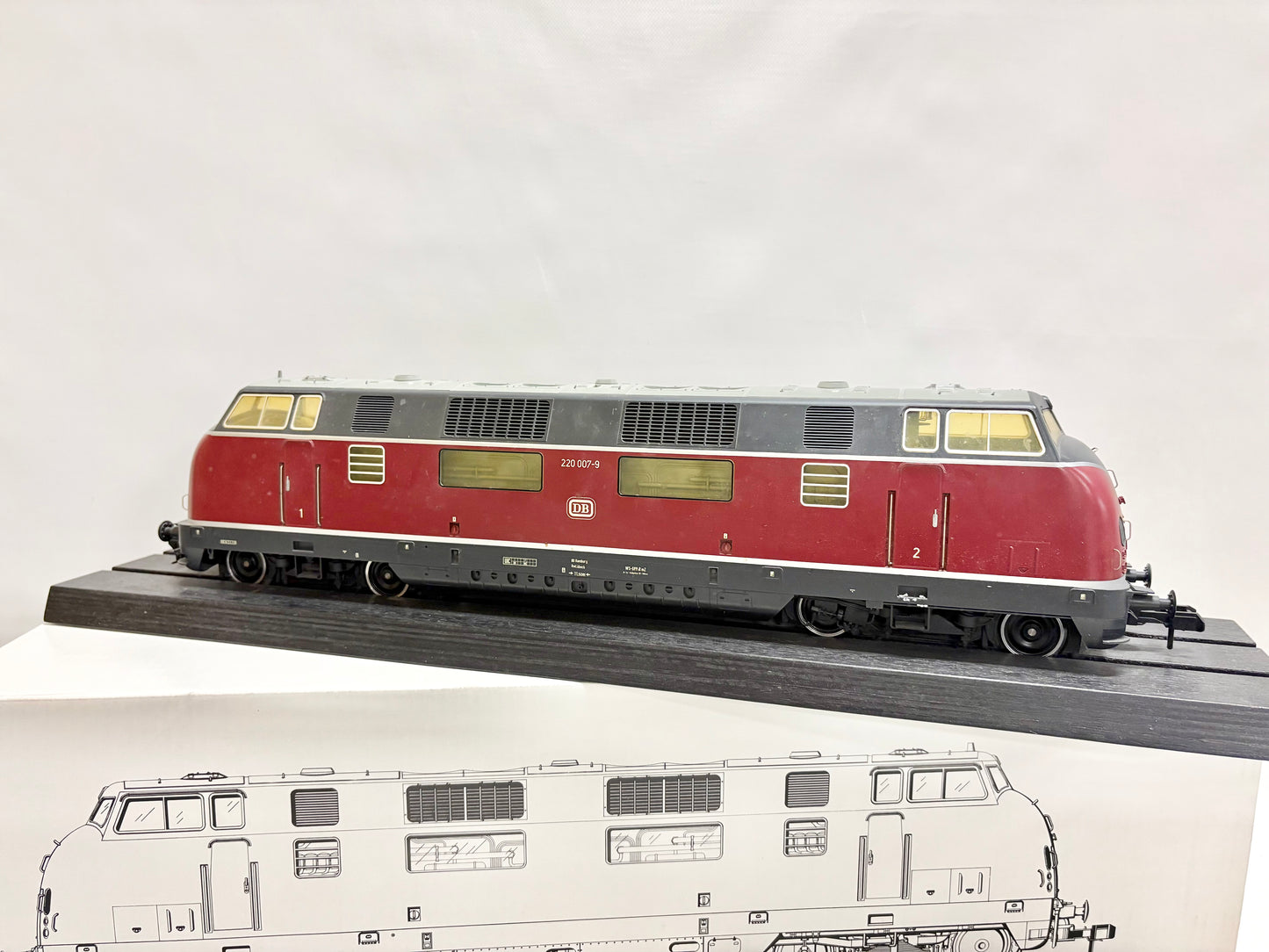 Märklin 55800 Digital + Sound Diesellok Br 220 007-9 DB Spur 1