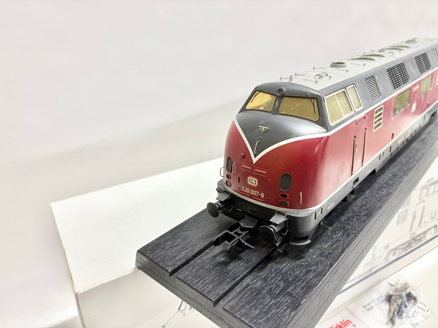 Märklin 55800 Digital + Sound Diesellok Br 220 007-9 DB Spur 1