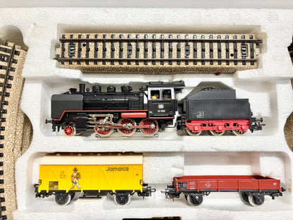 Märklin 3203 Güterzug mit Gleisoval Dampflok Br 24 058 DB AC H0