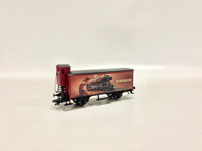 Märklin SoMo Gedeckter Güterwagen mit Bremserhaus DR AC H0