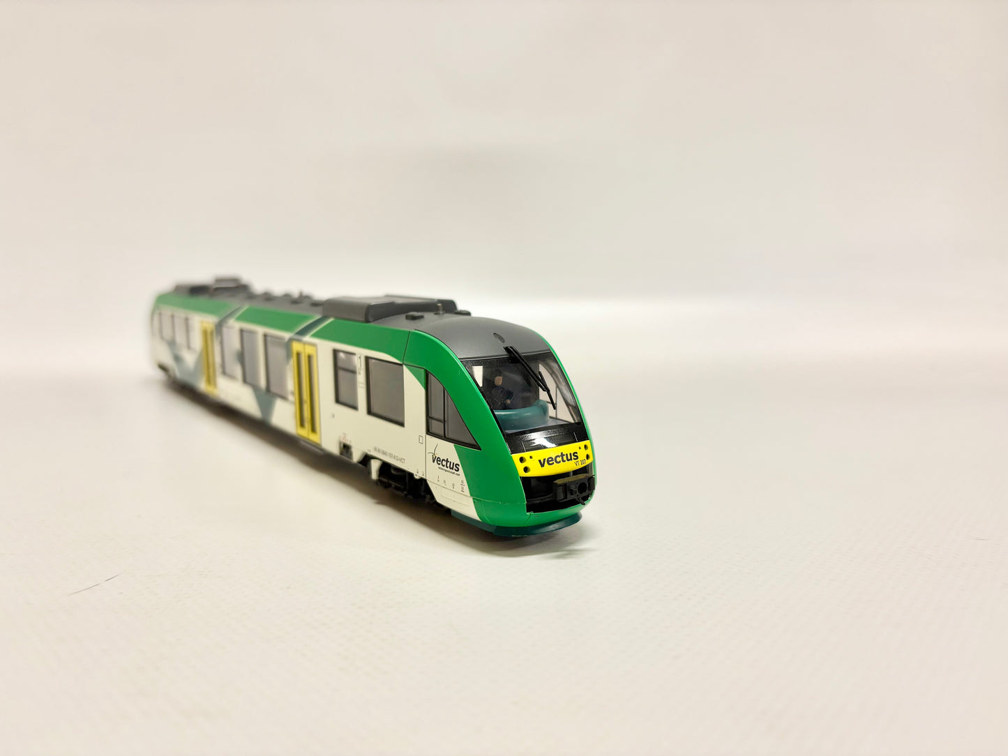 Liliput L133106 Digital Dieseltriebwagen LINT 27 Br 95 80 0640 107-8 DB AC H0