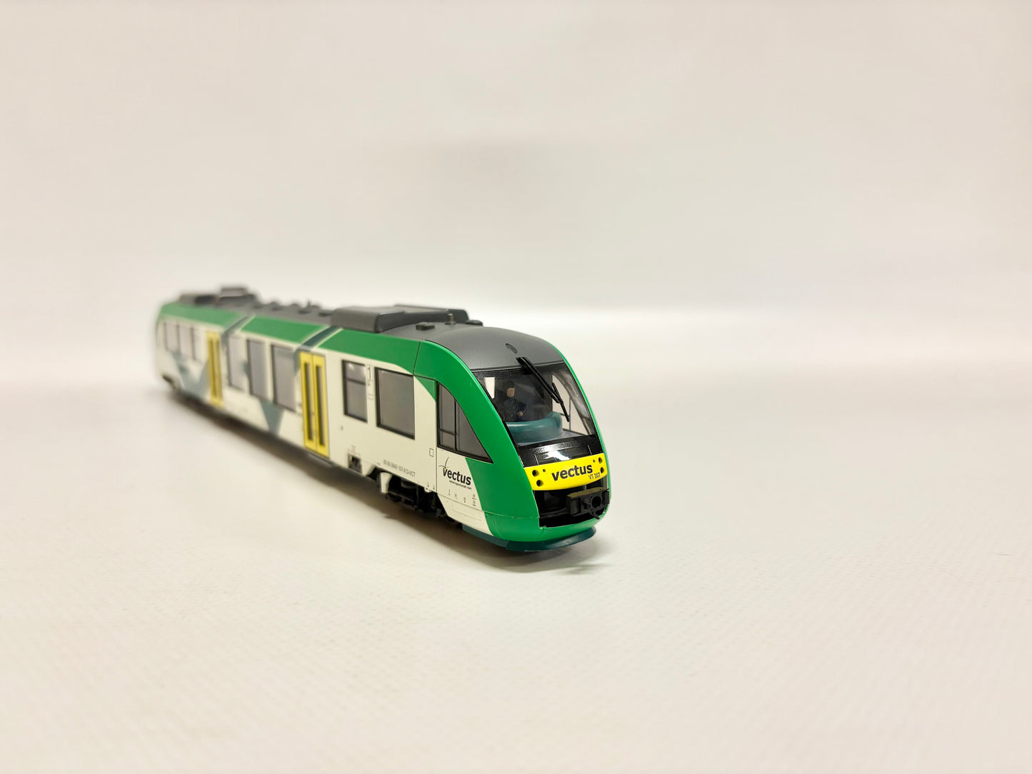 Liliput L133106 Digital Dieseltriebwagen LINT 27 Br 95 80 0640 107-8 DB AC H0