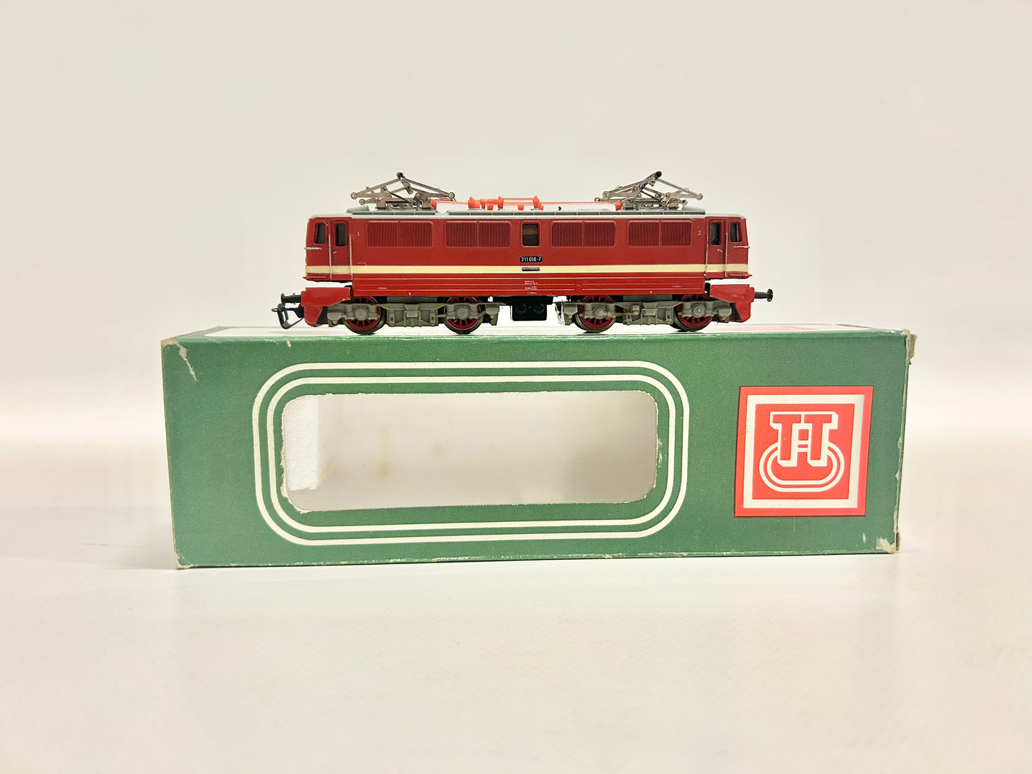 BTTB 2322 E-Lok Br 211 018-7 DR Spur TT