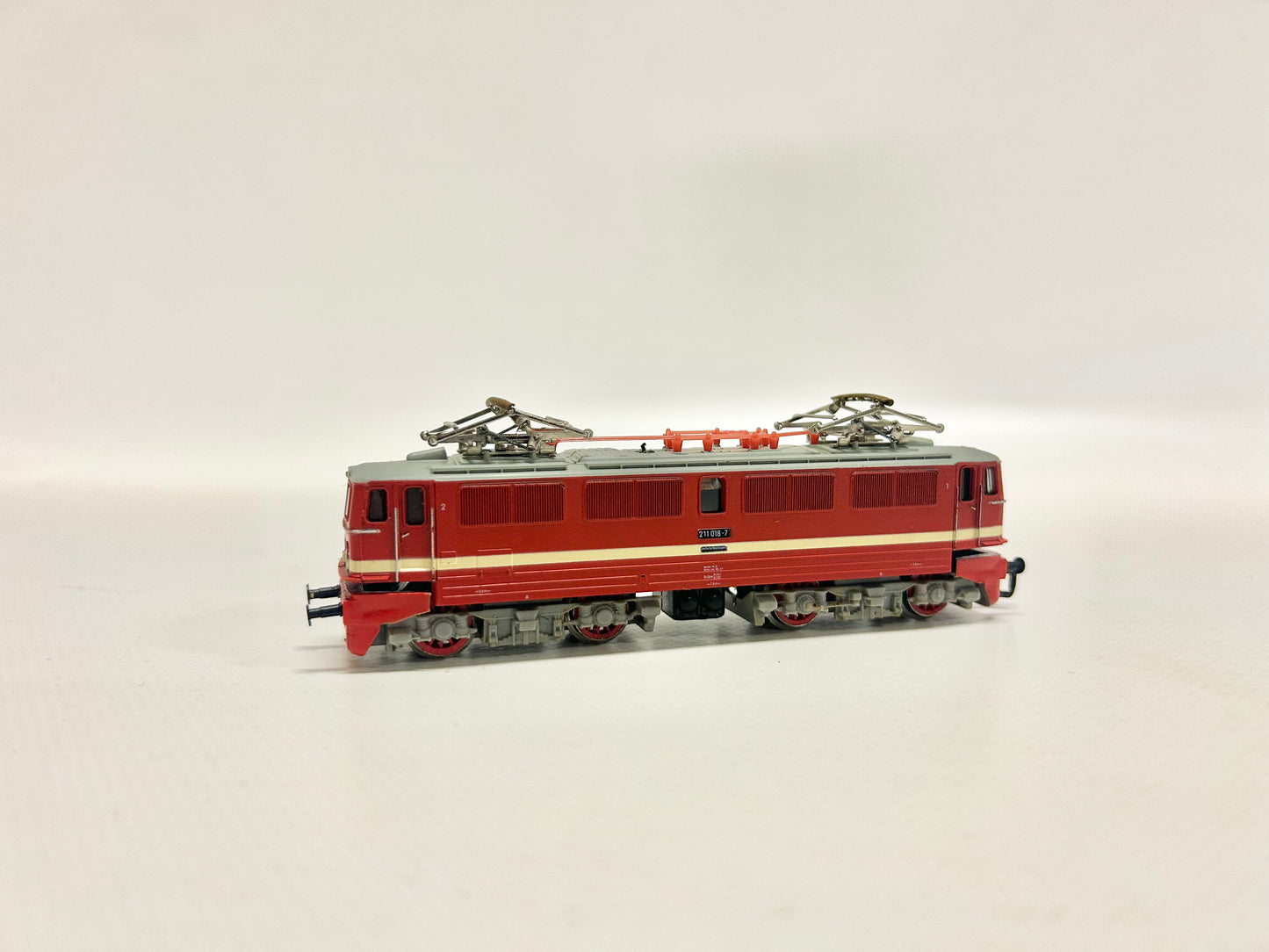 BTTB 2322 E-Lok Br 211 018-7 DR Spur TT