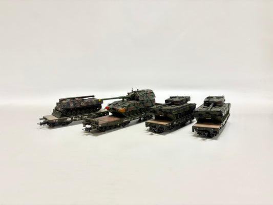 Roco 4x Mini Tanks Scherlastwagen mit Militärfahrzeugen beladen H0