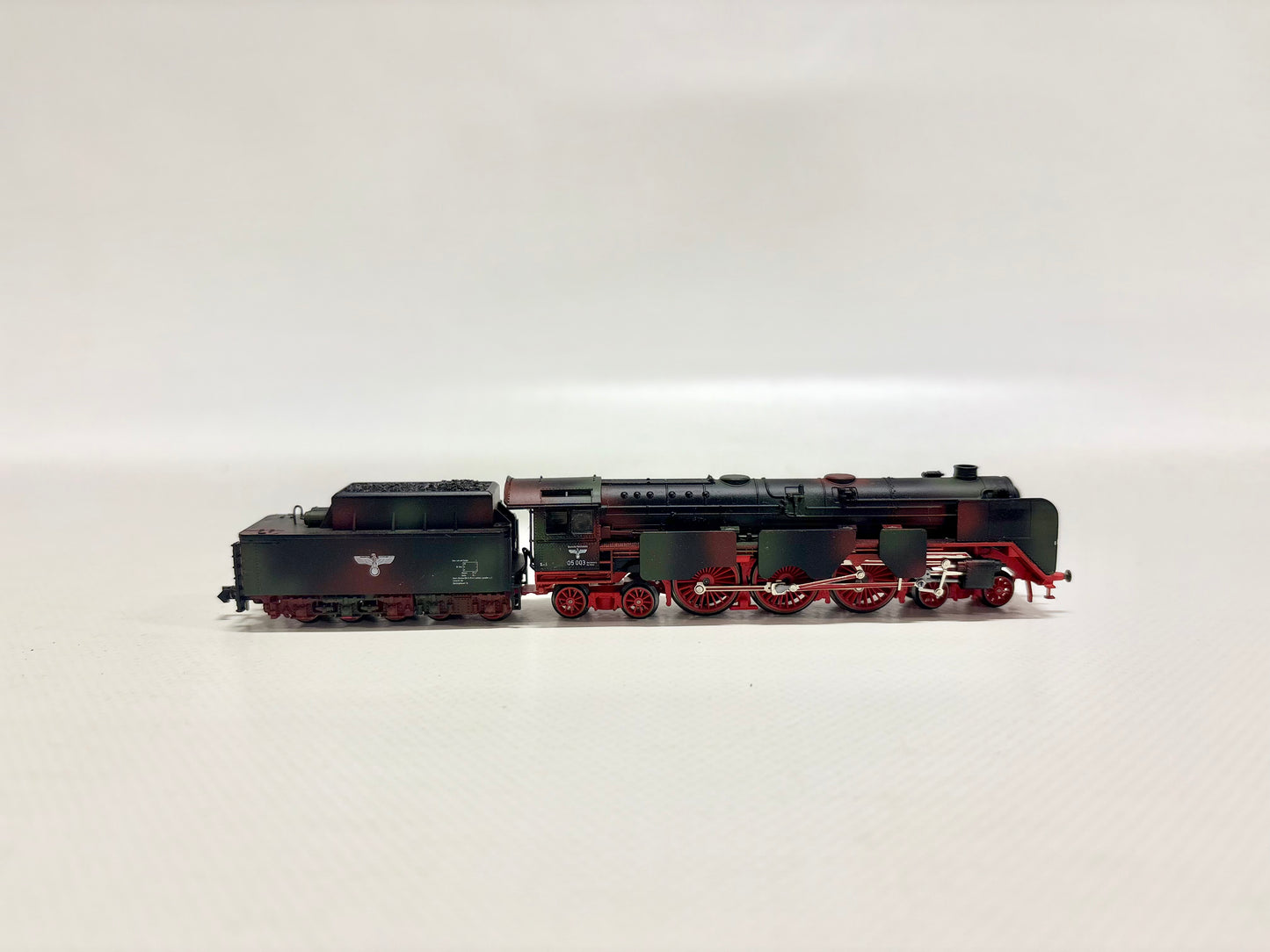 Arnold 2200 Dampflok Br 05 003 Tarnfarben Wehrmacht Spur N