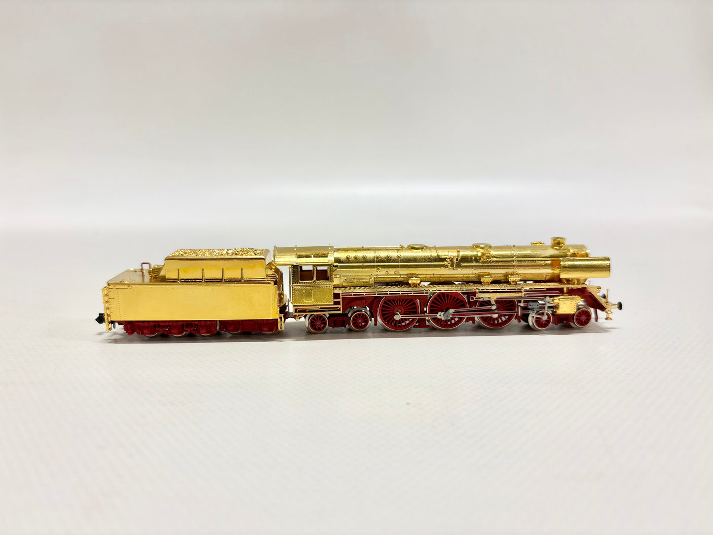 Arnold 2707 Dampflok Br 05 vergoldet Standmodell DR Spur N