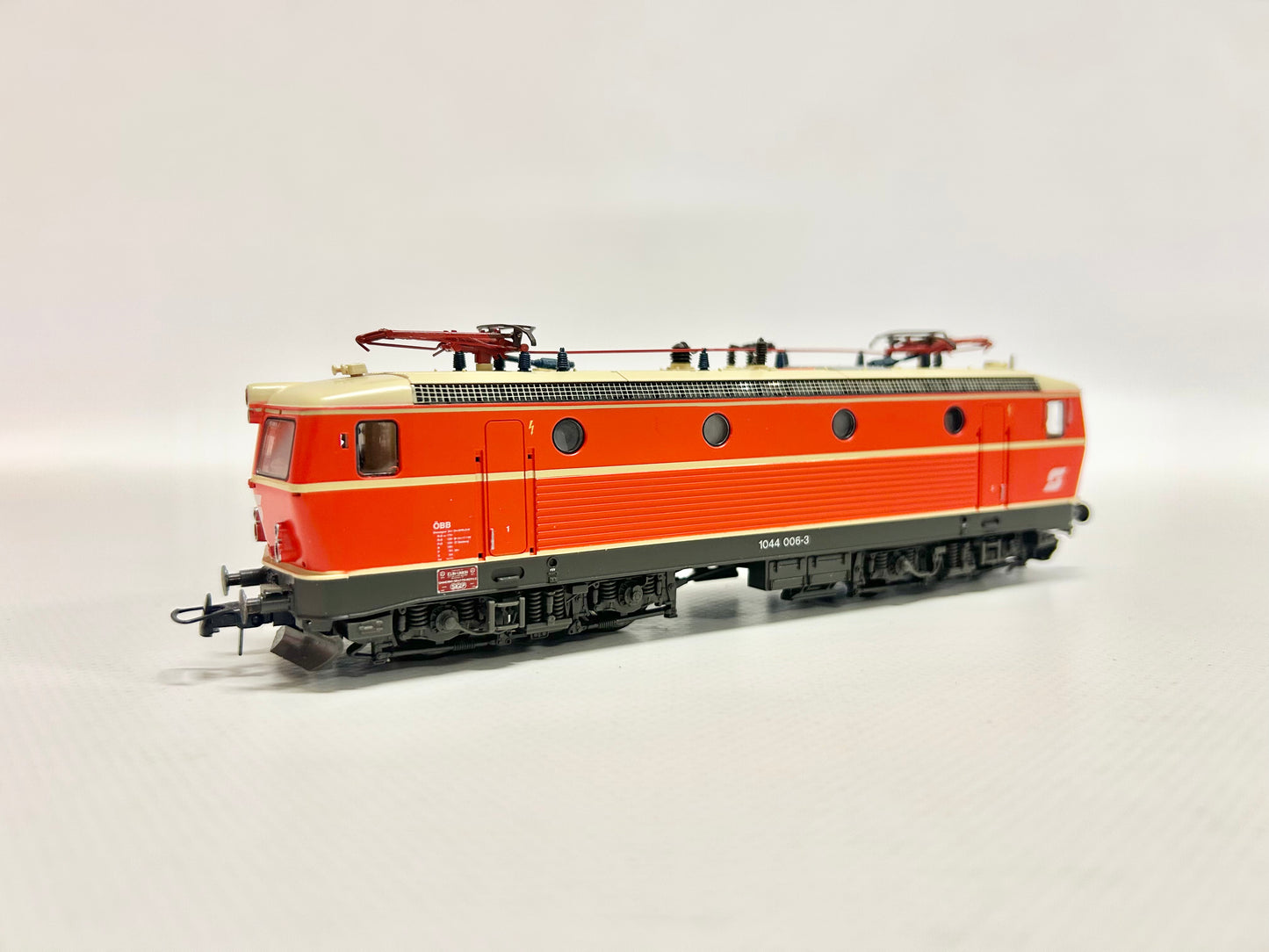 Roco AC 43943 ÖBB 1044 electric locomotive H0