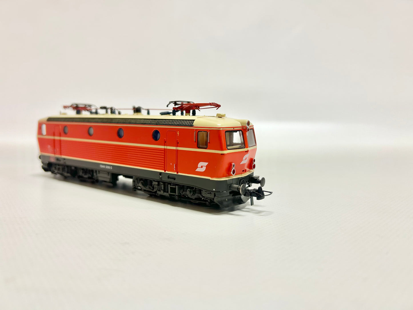 Roco AC 43943 ÖBB 1044 electric locomotive H0