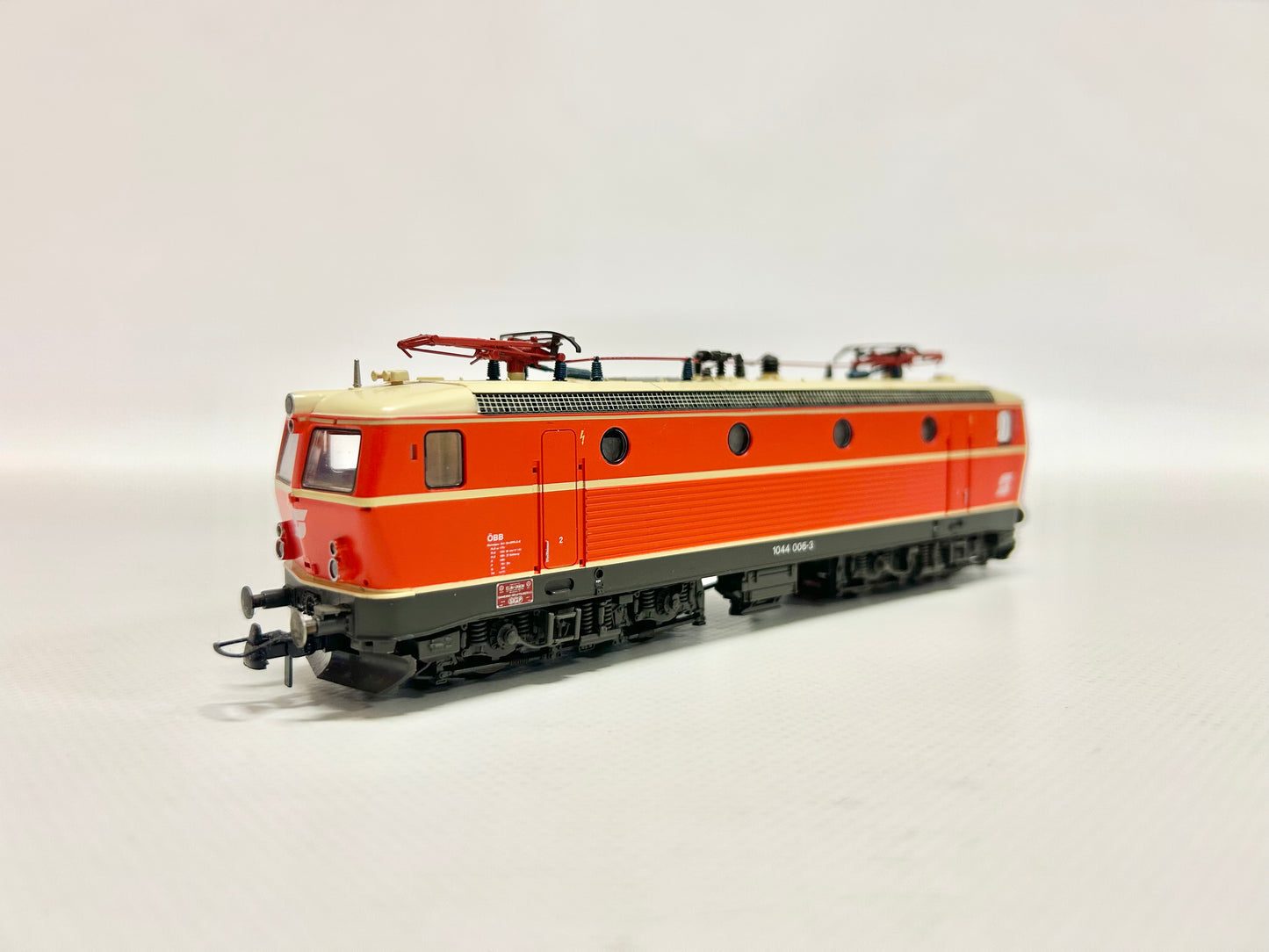 Roco AC 43943 ÖBB 1044 electric locomotive H0