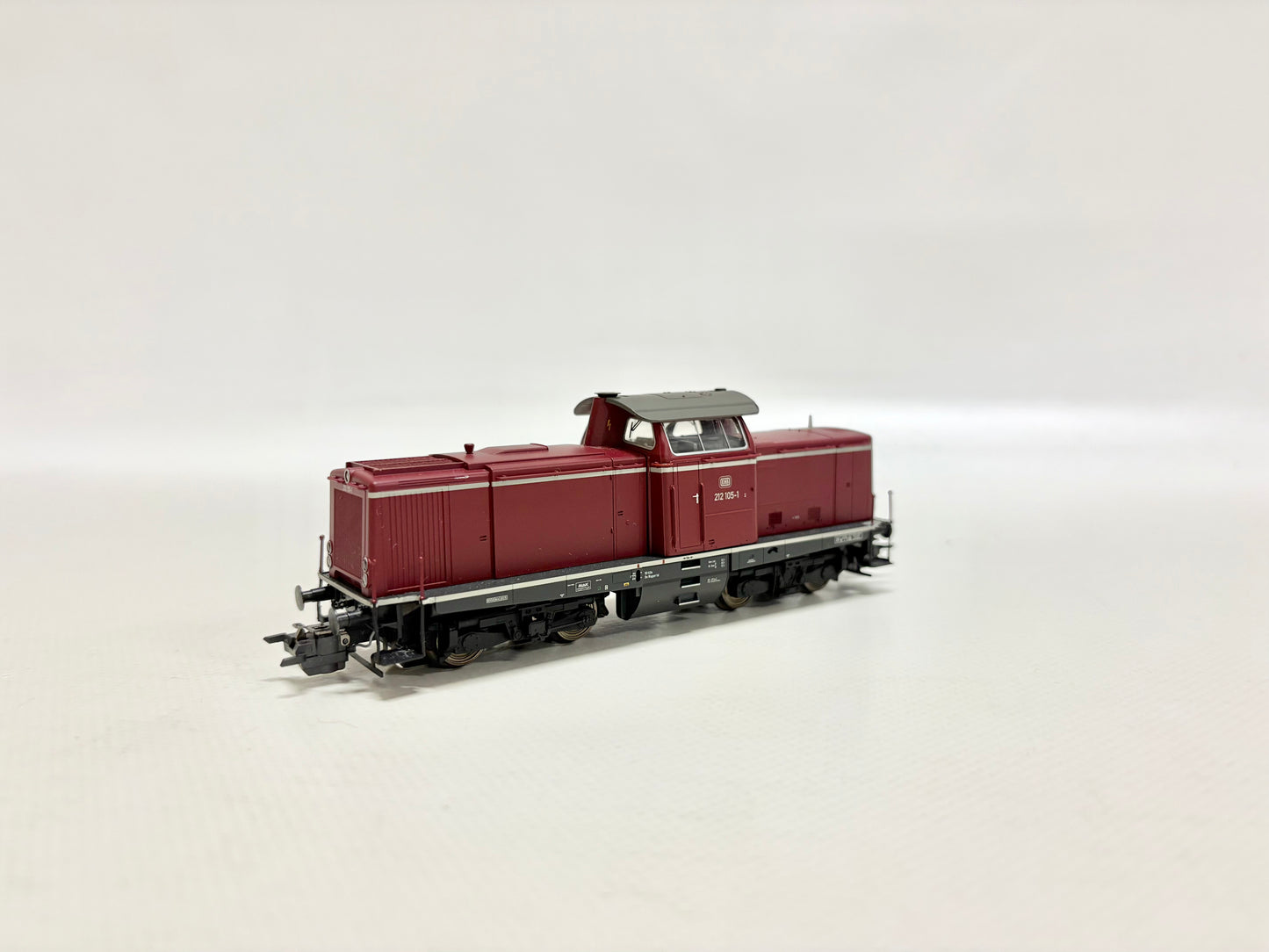 Märklin 37000 Mfx-Digital + Sound Diesellok Br 212 105-1 DB AC H0