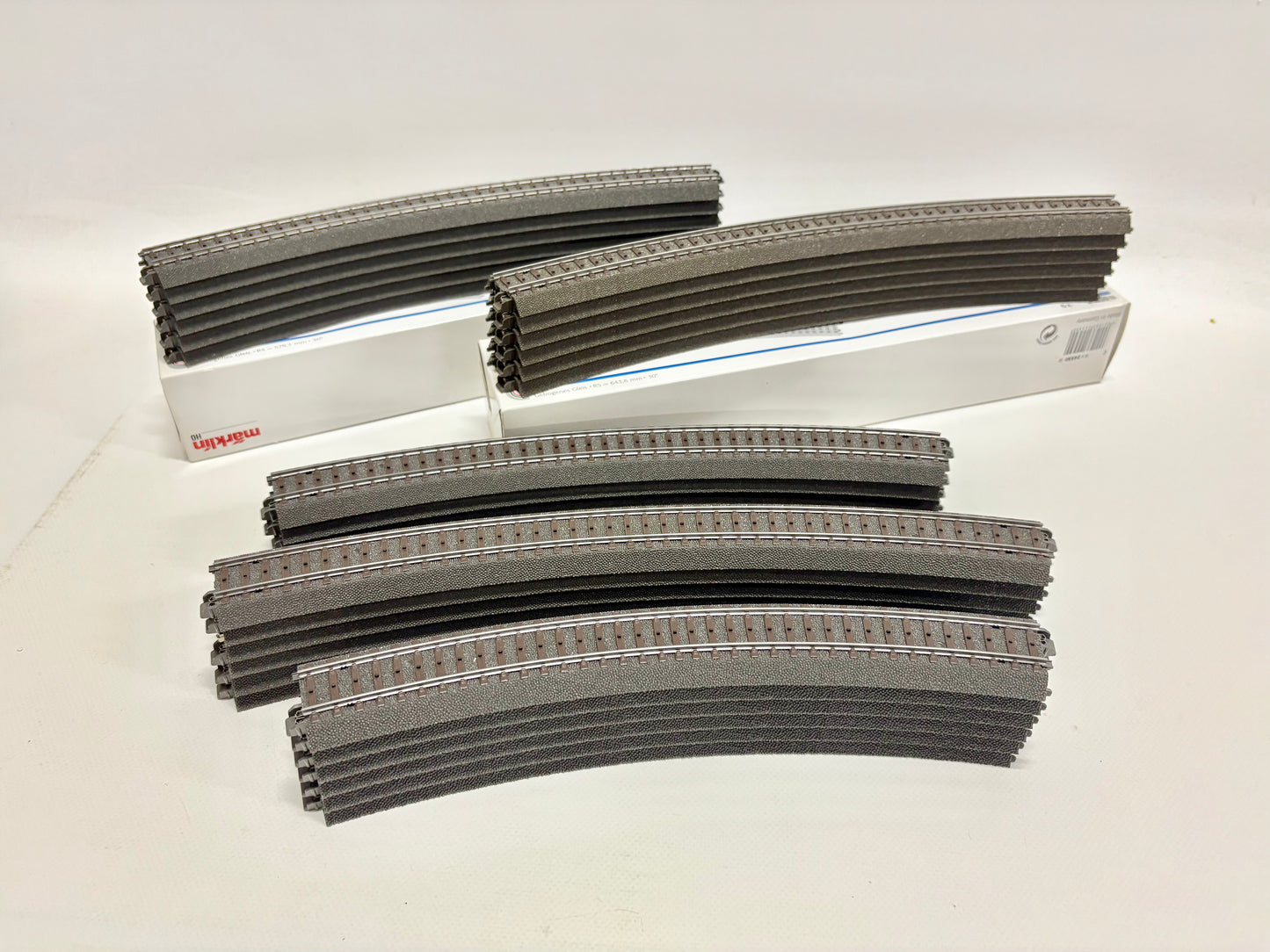 Märklin 30x Gebogene Gleise 24530 24330 R5 R3 C-Gleis AC H0