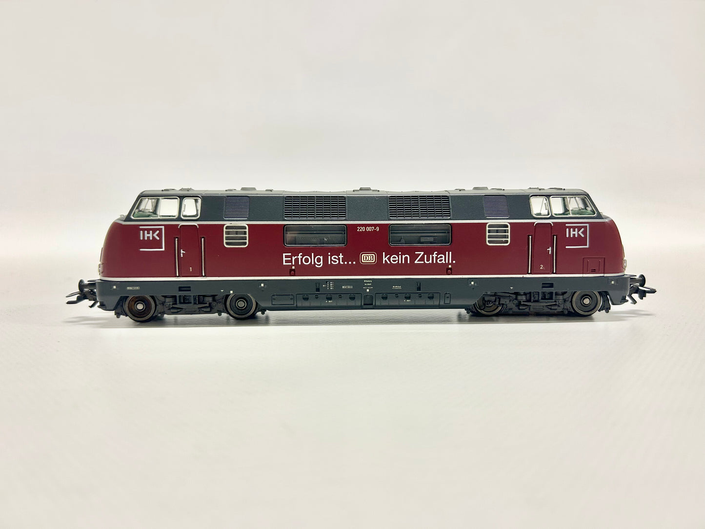 Märklin 01505 Diesellok Br 220 SoMo "IHK Erfolg ist kein Zufall" DB AC H0