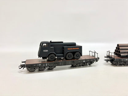 Märklin 2x Schwerlastwagen mit Ladung DR AC H0