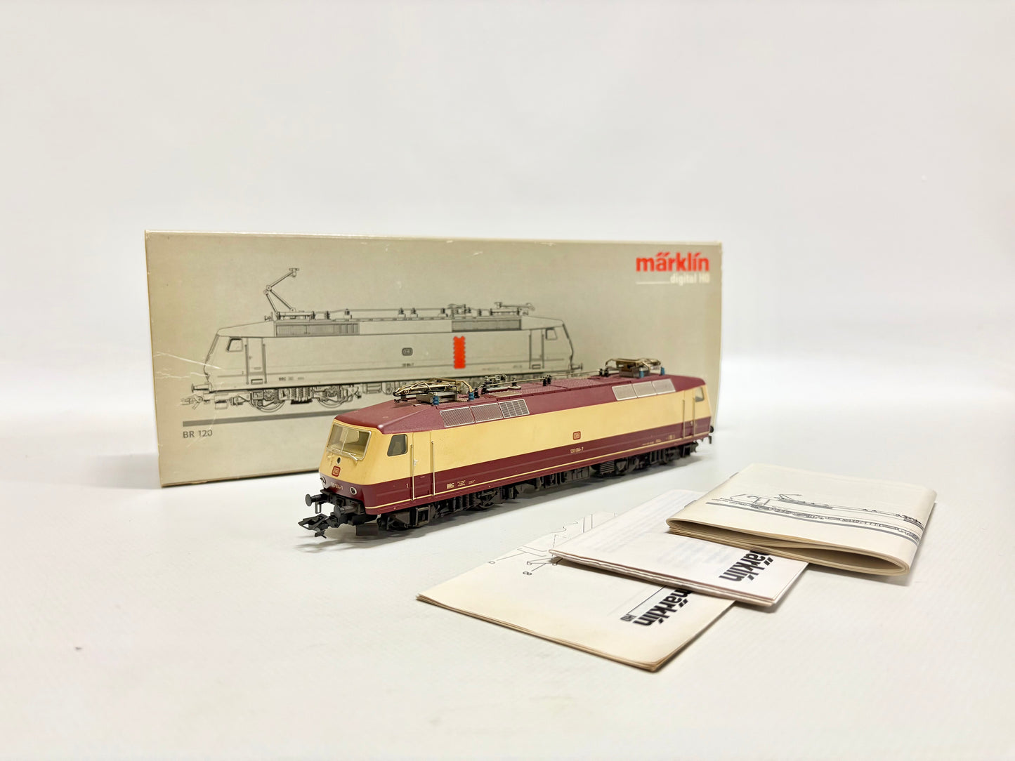 Märklin 37537 Digital E-Lok Br 120 004-7 DB AC H0