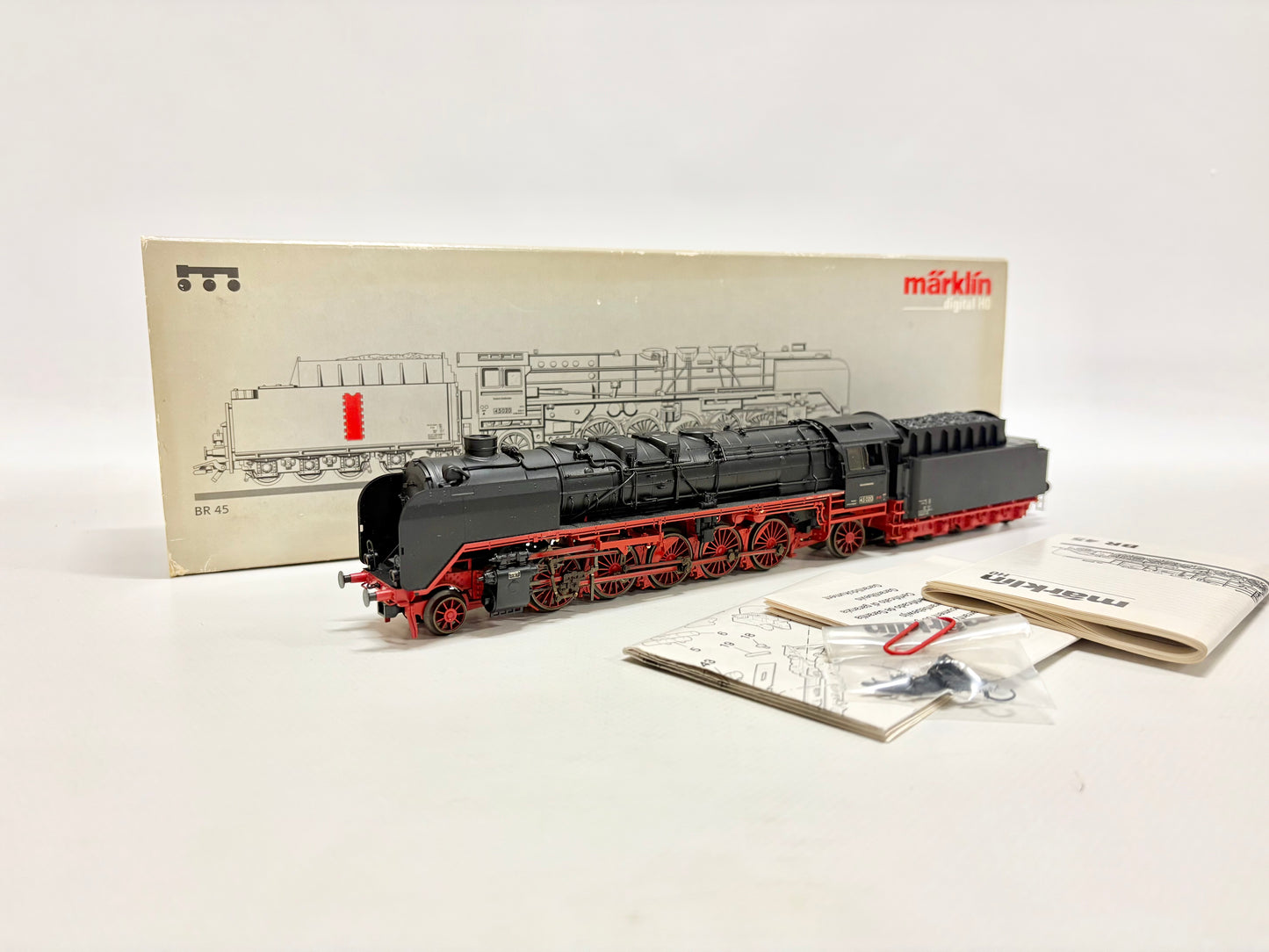 Märklin 37450 Digital + Sound Dampflok Br 45 020 DB AC H0