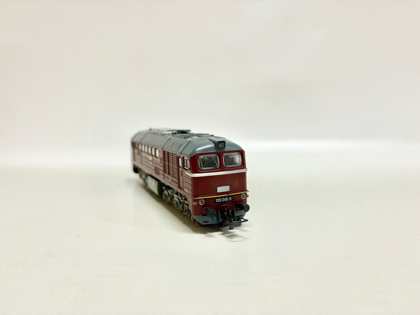 VEB Zwickau EM21 Diesellok Br 120 245-6 "Taigatrommel" DR DC H0