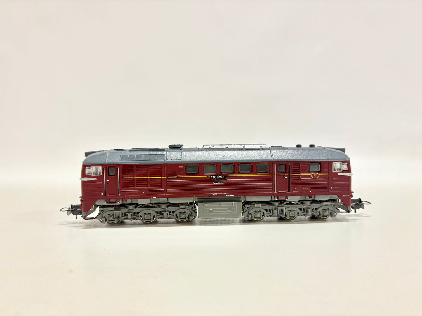 VEB Zwickau EM21 Diesellok Br 120 245-6 "Taigatrommel" DR DC H0
