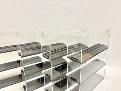 12x Vitrinen für Modelleisenbahnen 20cm Kunststoff