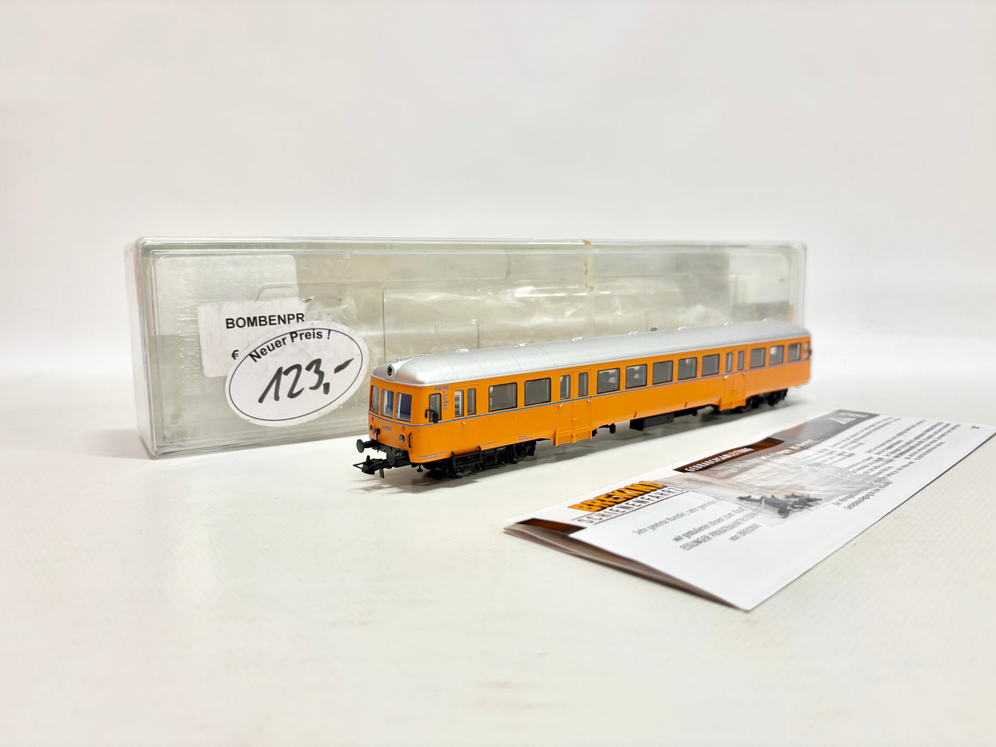 Brekina 64104 DSS Dieseltriebwagen VT 402 "Esslinger Triebwagen" WEG DC H0