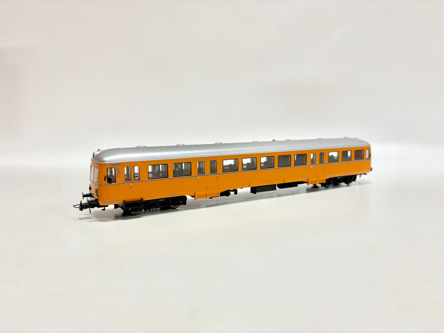 Brekina 64104 DSS Dieseltriebwagen VT 402 "Esslinger Triebwagen" WEG DC H0