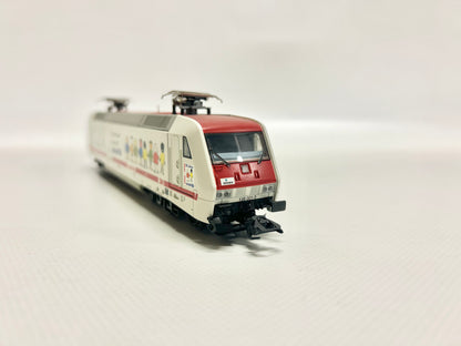Märklin 37382 Digital E-Lok Br 128 001-5 Unicef DB AC H0