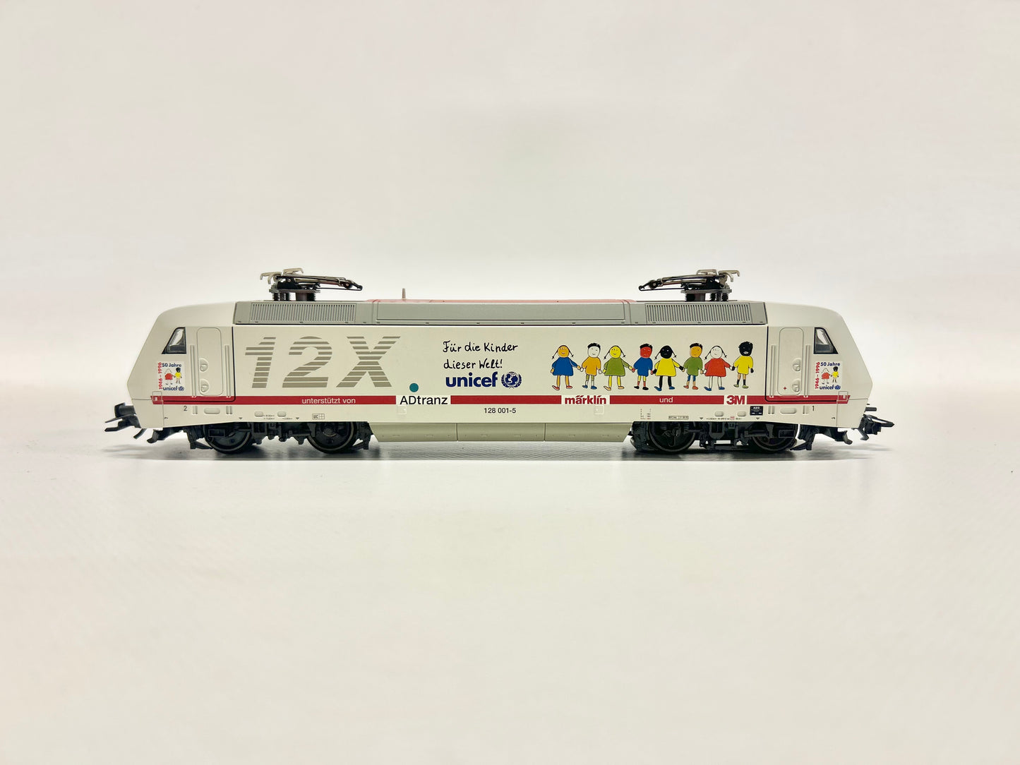 Märklin 37382 Digital E-Lok Br 128 001-5 Unicef DB AC H0