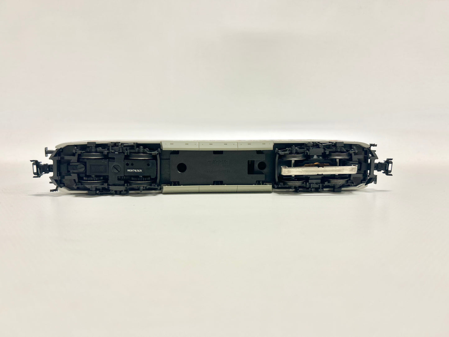 Märklin 37382 Digital E-Lok Br 128 001-5 Unicef DB AC H0